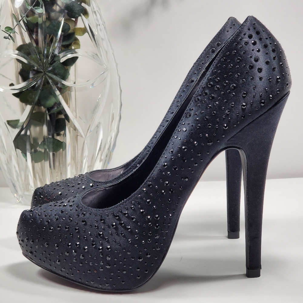Baker's Women Embellished Black Satin Pump 8.5